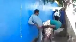 वृद्ध गोरा जिम मा एक पागल बकवास छ