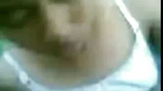 शयन कक्ष मा चमकदार श्यामा भावुक हस्तमैथुन