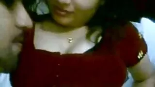 ल्याटिना एक राम्रो बकवास पछि अनुहार मा सह मिल्यो