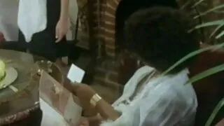 ओक कुखुरा एक परिपक्व श्यामा को पाहुना योनी मा एक हार्ड कुखुरा खेद्नुभयो